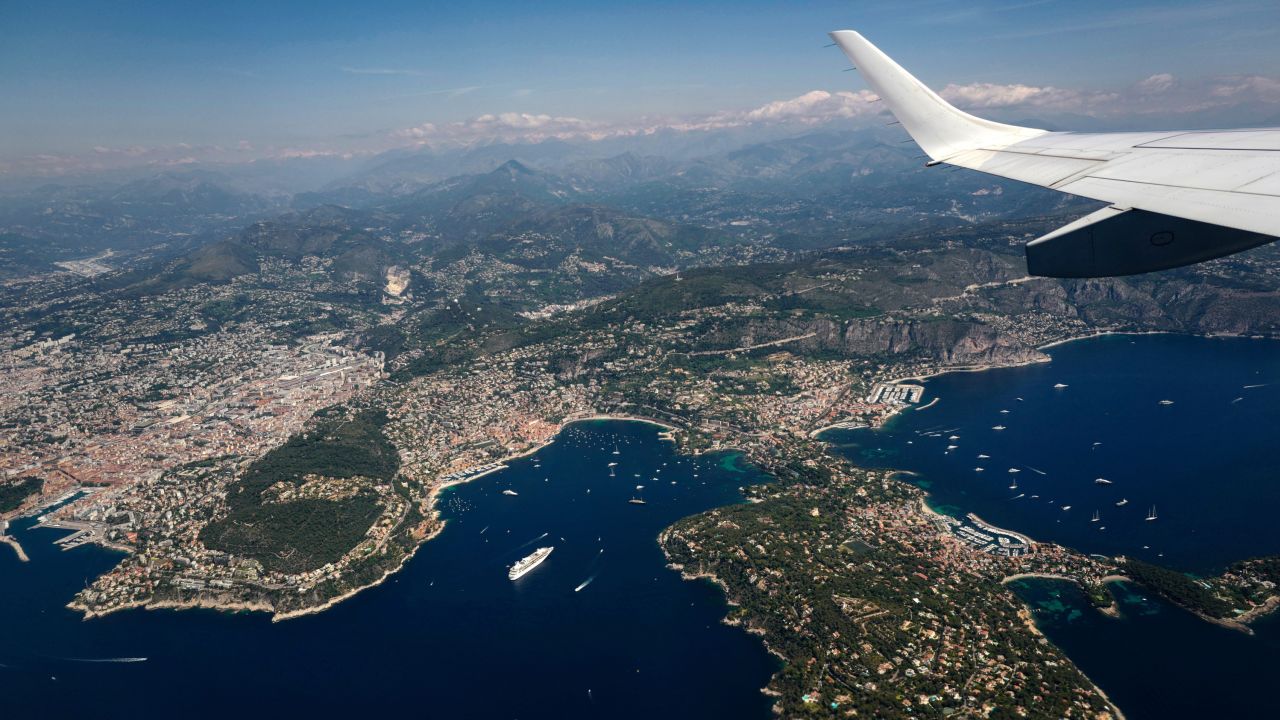 These are the 15 airports with the most spectacular views upon landing