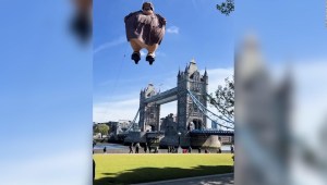 Mira la "tía Marge" de Harry Potter flotando en Londres