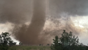 Un enorme tornado destruye casas en Texas