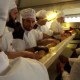 Panaderos hornean la baguete más larga del mundo en Francia