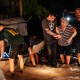 Civiles rescatan a personas tras las inundaciones en Brasil