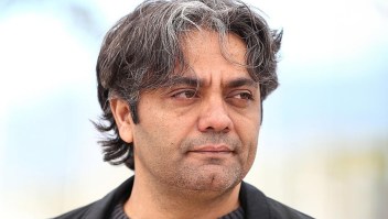 Irán condena a 8 años de prisión y flagelación a director de cine