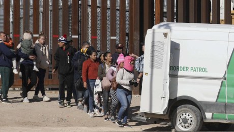 La Casa Blanca propone nueva norma de asilo a migrantes