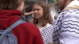 Greta Thunberg encabeza protesta propalestina a las afueras de Eurovisión