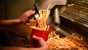 Restaurantes ofrecen descuentos para atraer a clientes de comida rápida