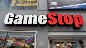 ¿Por qué se dispararon las acciones de GameStop y AMC?