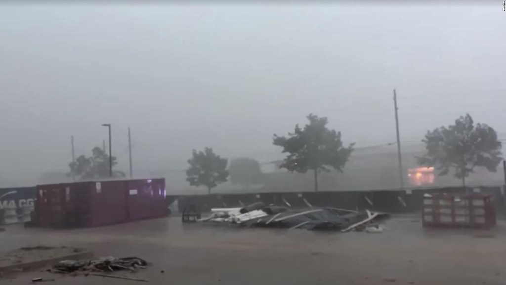 Tormentas con vientos huracanados dejan múltiples muertos en Houston