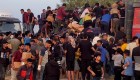 Palestinos huyen de Rafah mientras Israel continúa bombardeando