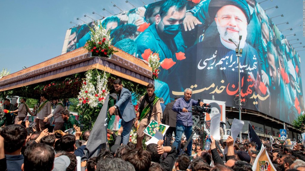 Multitudinario funeral de Ebrahim Raisi en Irán
