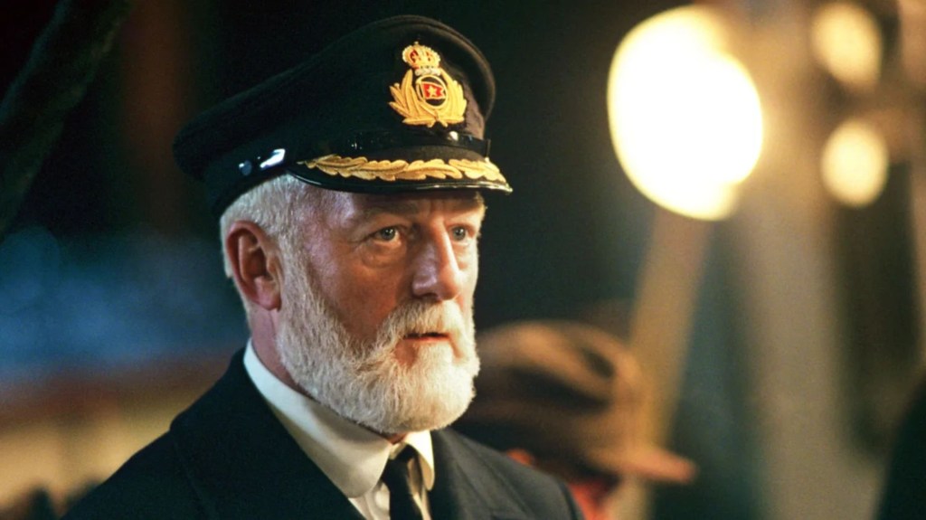 Bernard Hill en la película "Titanic" de 1997. (Crédito: 20th Century Fox/Paramount/Kobal/Shutterstock)