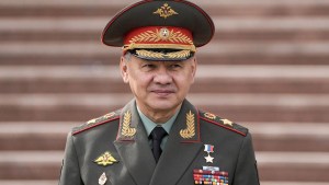 Sergei Shoigu, quien fue sustituido como ministro de Defensa de Rusia, asiste a una reunión de la Organización de Cooperación de Shanghái en Astana, Kazajstán, el 26 de abril de 2024. (Crédito: Turar Kazangapov/Reuters)
