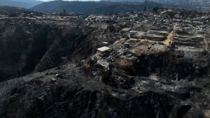 Vista aérea después de los incendios forestales en Poblacion Pompeya Sur, Quilpue, región de Valparaíso, Chile, el 6 de febrero de 2024. (Foto:JAVIER TORRES/AFP vía Getty Images).