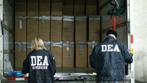 Agentes de la DEA (Drug Enforcement Administration). (KENA BETANCUR/AFP via Getty Images)