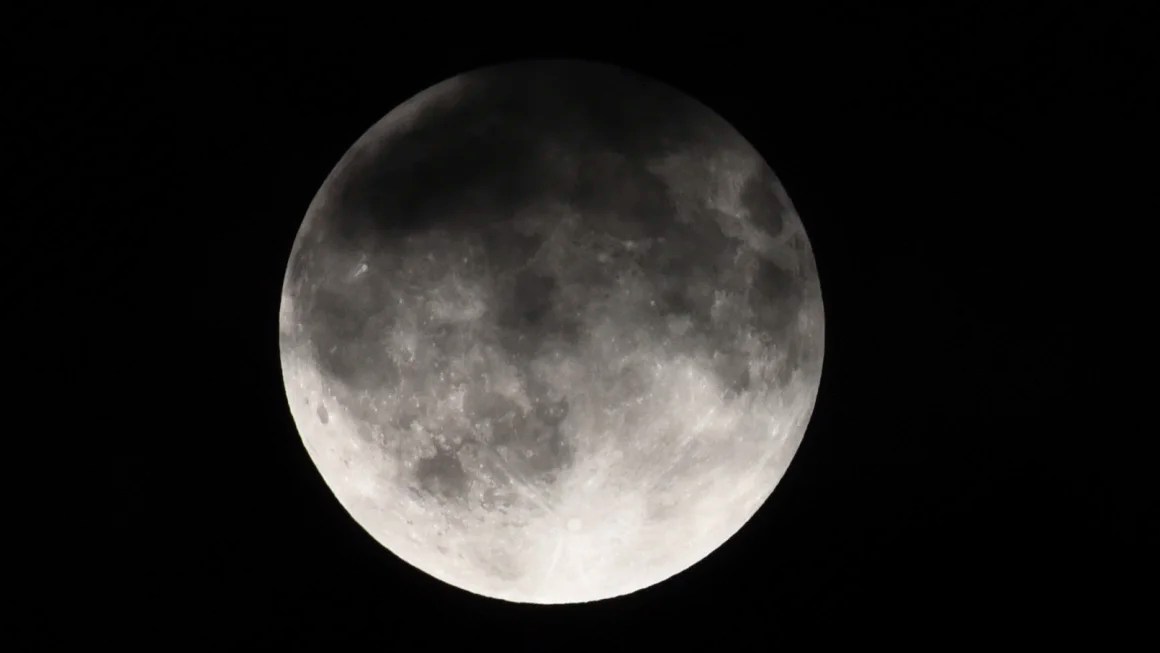 Luna llena de mayo 2024 cuándo es, a qué hora y cómo ver la Luna de