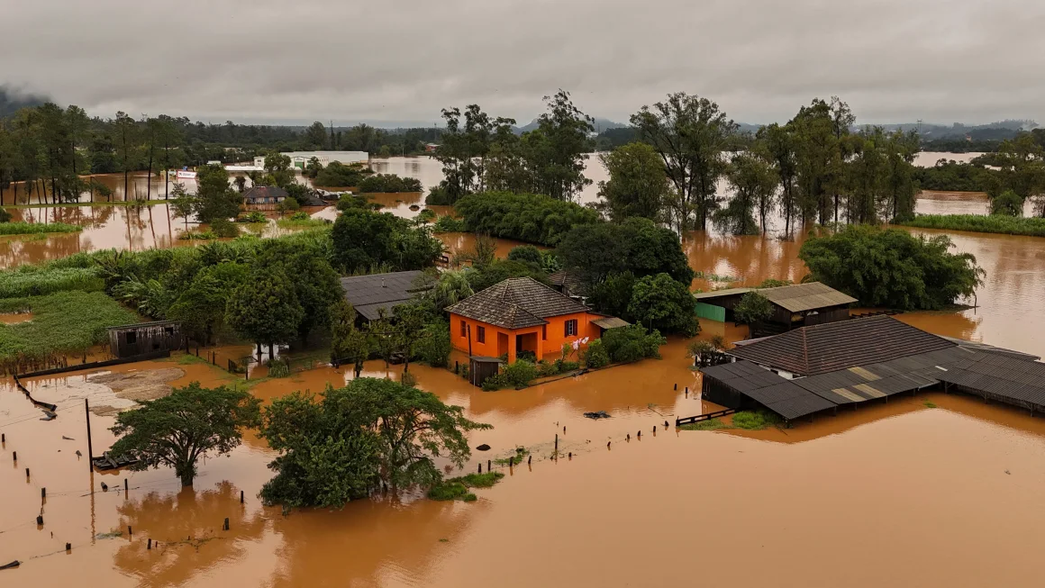 Nach Regenfällen und Überschwemmungen im brasilianischen Rio Grande do Sul sind mindestens 31 Menschen gestorben und 74 werden vermisst.