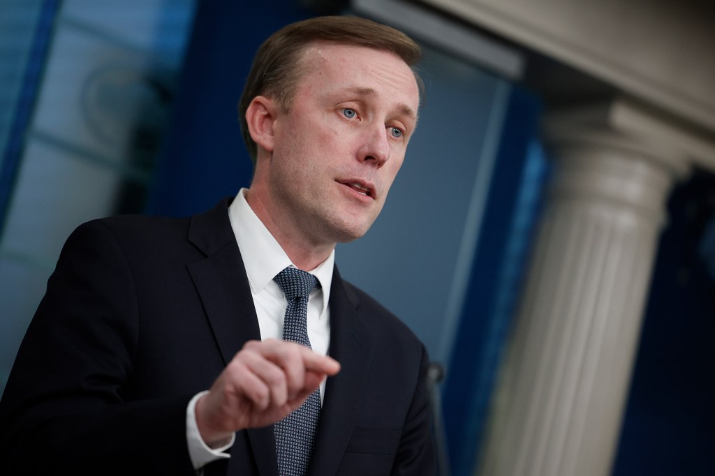 El asesor de seguridad nacional Jake Sullivan en la Casa Blanca el 24 de abril. (Chip Somodevilla/Getty Images)
