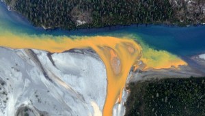 Ríos de color naranja turbio en Alaska son visibles desde el espacio