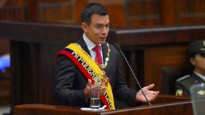 El presidente de Ecuador, Daniel Noboa, habla mientras presenta el primer informe de su Gobierno en la Asamblea Nacional en Quito el 24 de mayo de 2024. (Foto de RODRIGO BUENDIA/AFP vía Getty Images)