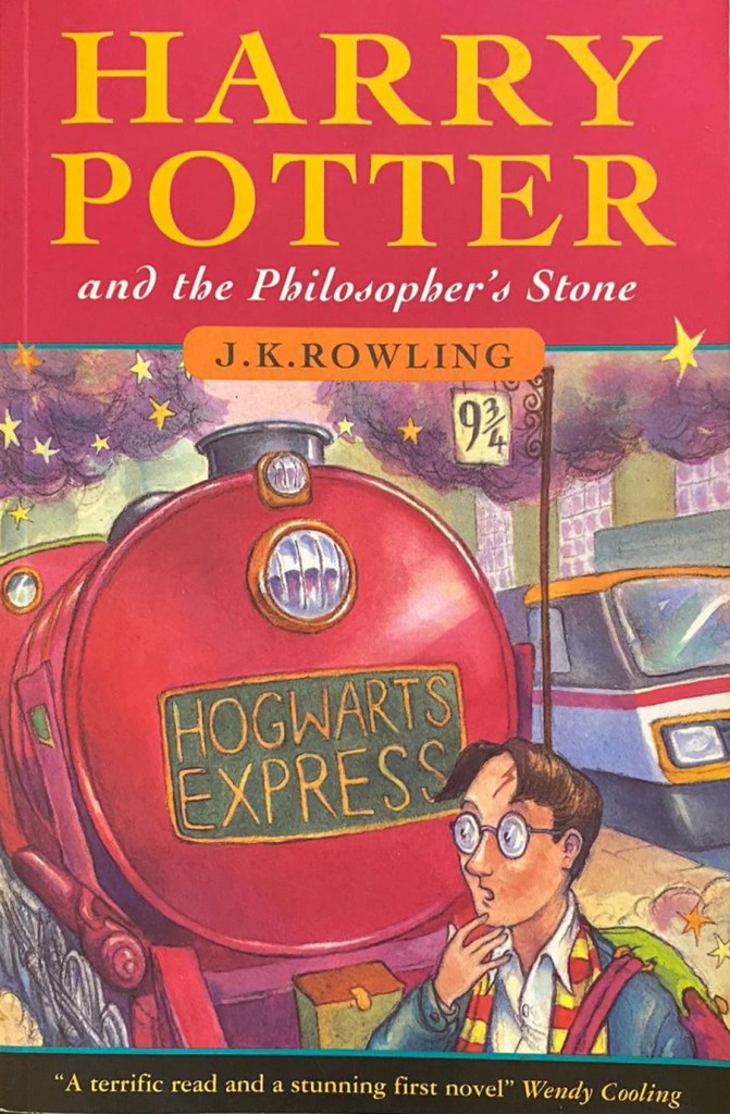 La primera edición del libro de 1997 "Harry Potter y la piedra filosofal", que ilustró Taylor. (BNPS/Shutterstock)