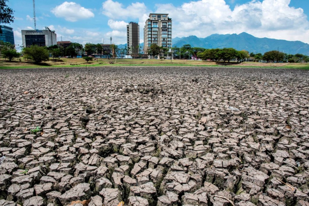 En una fotografía de archivo, el lago seco del Parque Metropolitano La Sabana en San José, el 14 de mayo de 2019. (EZEQUIEL BECERRA/AFP via Getty Images)