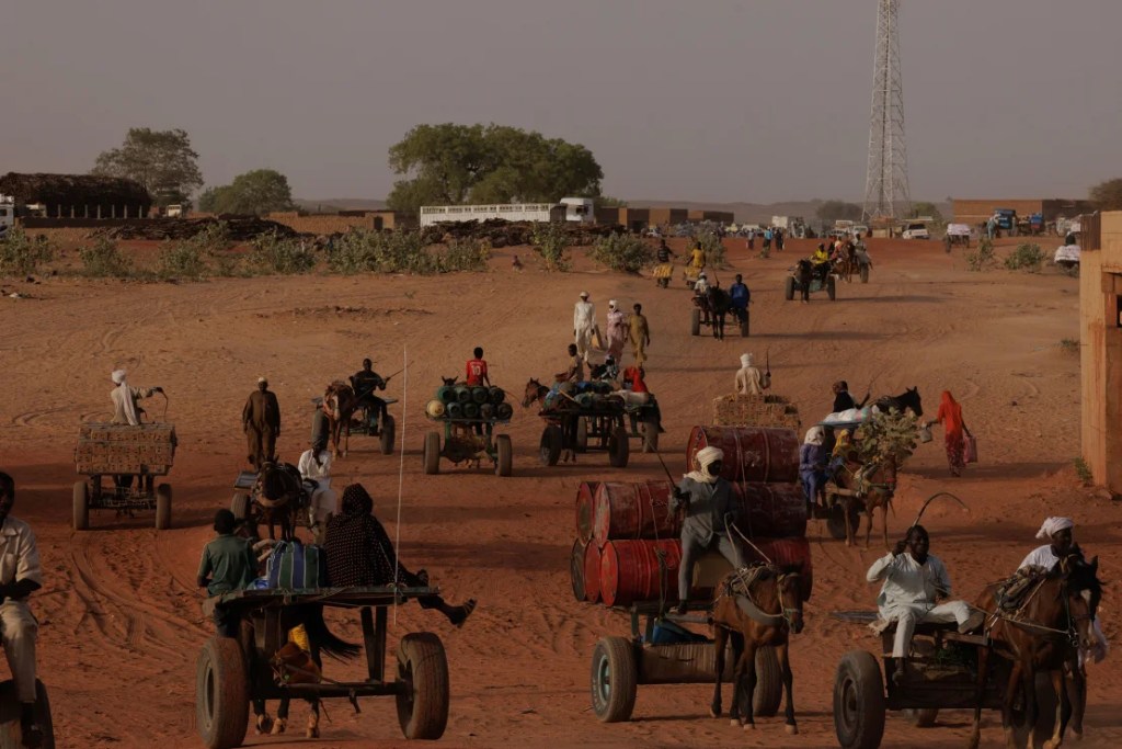 Granica Sudanu i Czadu 25 kwietnia.  Według Organizacji Narodów Zjednoczonych ponad 8,7 miliona ludzi zostało przesiedlonych w wyniku wojny między armią sudańską a Siłami Szybkiego Wsparcia.  (Dan Kitwood/Getty Images)