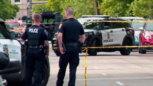Socorristas en la escena de un incidente en Minneapolis el jueves. (Crédito: WCCO)