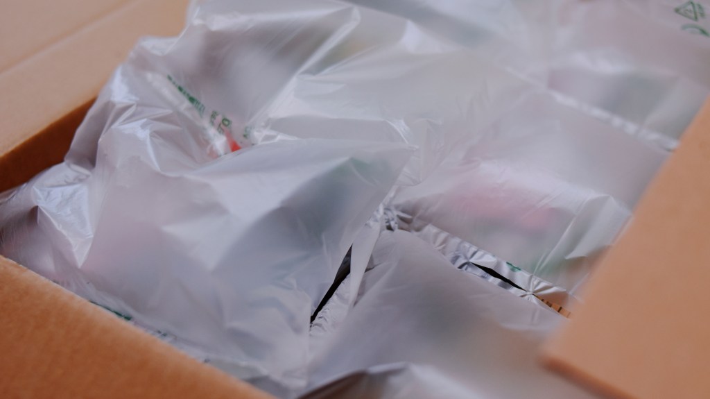 Amazon se propone eliminar relleno de plástico en entregas