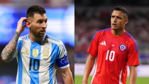 Lionel Messi y Alexis Sánchez en el debut de las selecciones de Argentina y Chile, respectivamente, en la Copa América 2024. (Crédito: imagen creada con fotografías de Hector Vivas y Sam Hodde/Getty Images)
