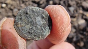 Los arqueólogos encontraron monedas romanas en el sitio. (Foto: Arqueología de Oxford).