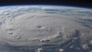 Una imagen muestra la forma de un ciclón tropical. (Crédito: Secretaría de Medio Ambiente y Recursos Naturales).
