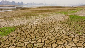 Imágenes de drones muestran ríos y embalses sin agua por la sequía en China