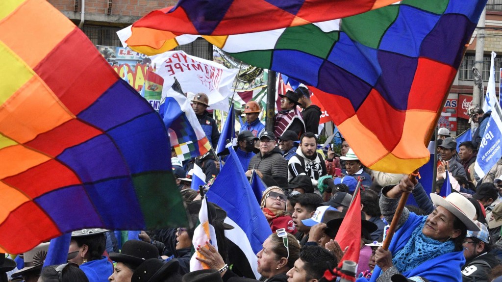 Pese a falta de liderazgos políticos en Bolivia, el MAS está debilitado, dice analista