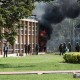 Video muestra a manifestantes irrumpir en el Parlamento de Kenya