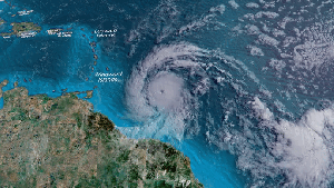 El huracán Beryl se intensificó este domingo a huracán categoría 4. (Crédito: CNN)
