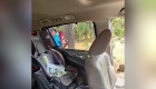 Una familia queda asombrada al encontrar un oso destrozando el interior de su coche