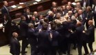 Así fue la pelea que estalló en la sesión del Parlamento de Italia