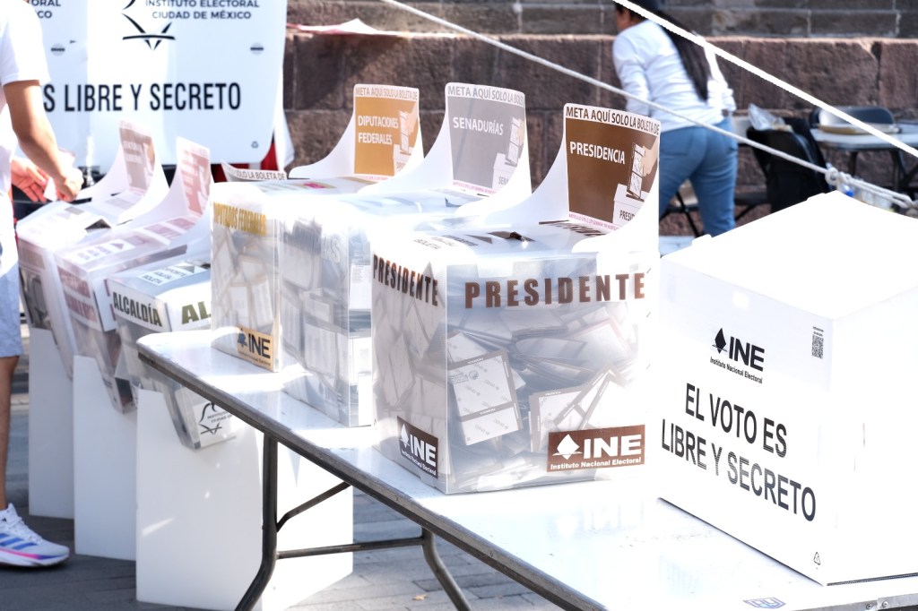 Urnas llenas de boletas el 2 de junio de 2024, como parte de las elecciones de México 2024. (Crédito: Adrián Aguilera)