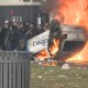 Violentos enfrentamientos entre manifestantes y la Policía afuera del Congreso de Argentina