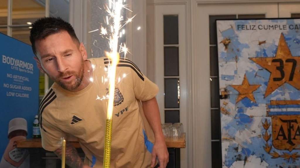 El emotivo gesto de Messi con los hinchas argentinos en su cumpleaños