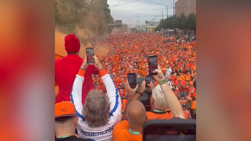 “Locura naranja": el baile viral de la hinchada neerlandesa en la Eurocopa 2024