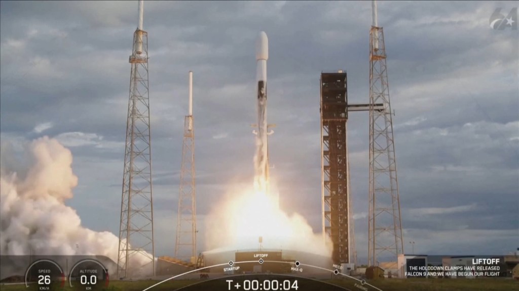 SpaceX lanza cohete Falcon 9 y pone en órbita al primer satélite de comunicaciones turco