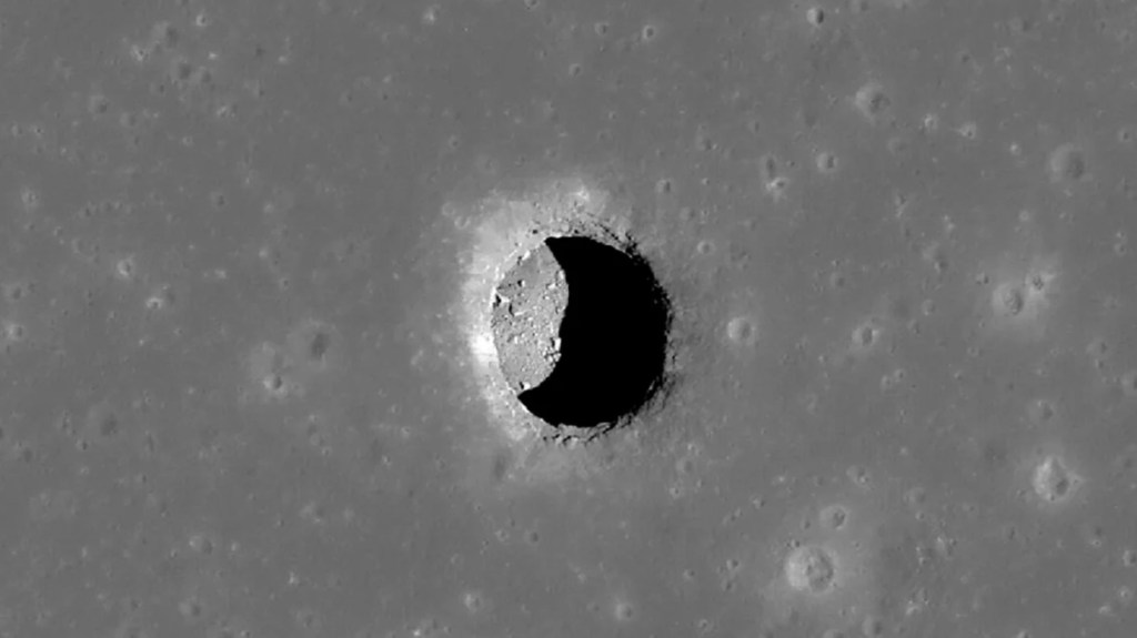Científicos descubrieron una gran cueva lunar conectada a la fosa hallada en el Mare Tranquillitatis de la Luna. (Crédito: NASA/Goddard/Universidad Estatal de Arizona)