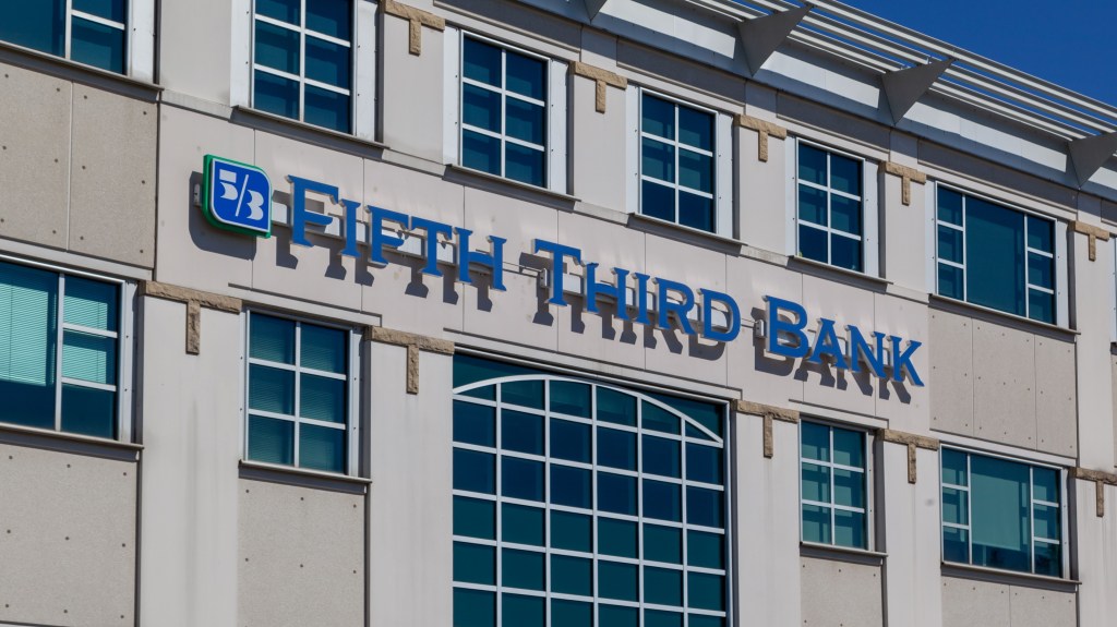 EE.UU. multa a Fifth Third Bank con US$ 20 millones por prácticas ilegales