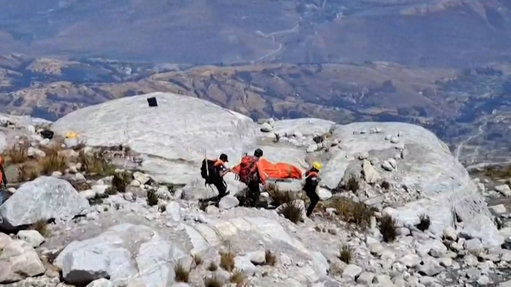Encuentran en Perú cuerpo de alpinista estadounidense desaparecido en 2002
