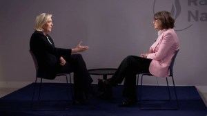 "Me estás tomando el pelo, ¿verdad?": Presentadora de CNN cuestiona a Le Pen por ser de "extrema derecha"