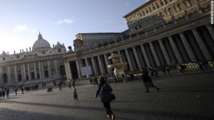 El Vaticano excomulga por cisma a un arzobispo crítico del Papa