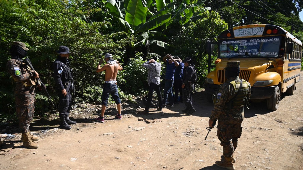 HRW: Los salvadoreños no tendrían que elegir entre seguridad o derechos humanos