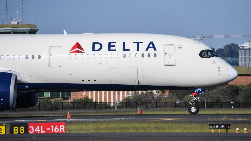 El gobierno de EE.UU. abre investigación a Delta por cancelaciones