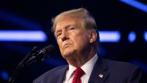 El expresidente Donald Trump habla en una convención en Detroit el 15 de junio. (Bill Pugliano/Getty Images)