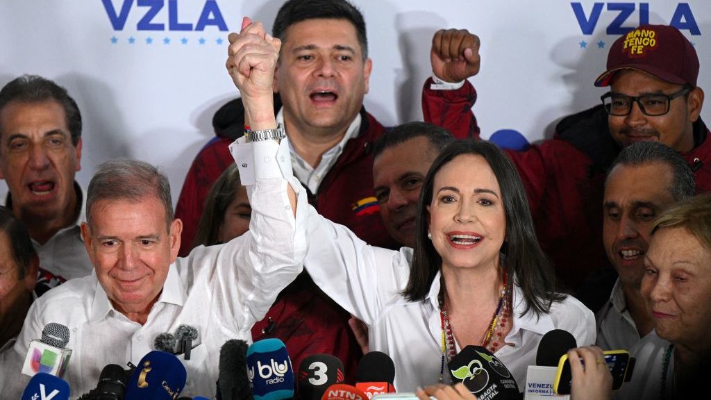 “Ganamos y todo el mundo lo sabe”: Corina Machado dice que la oposición ganó las elecciones venezolanas con 70% de los votos